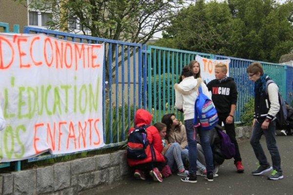  Saint-Malo : Le PS ferme les collèges … et frappe nos enfants !