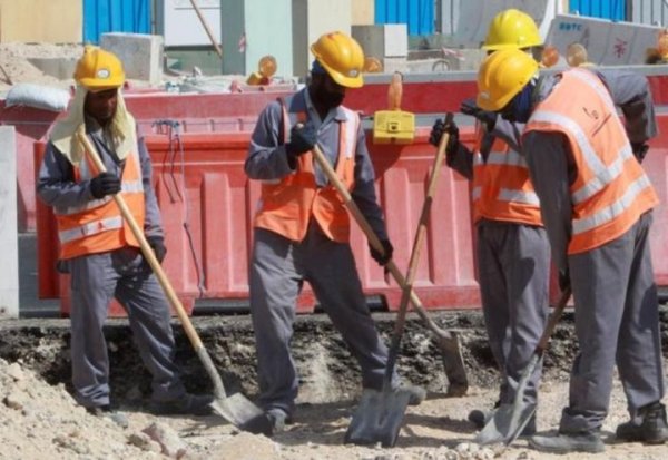 Coupe du monde au Qatar. Les travailleurs migrants obligés de s'endetter pour être embauchés
