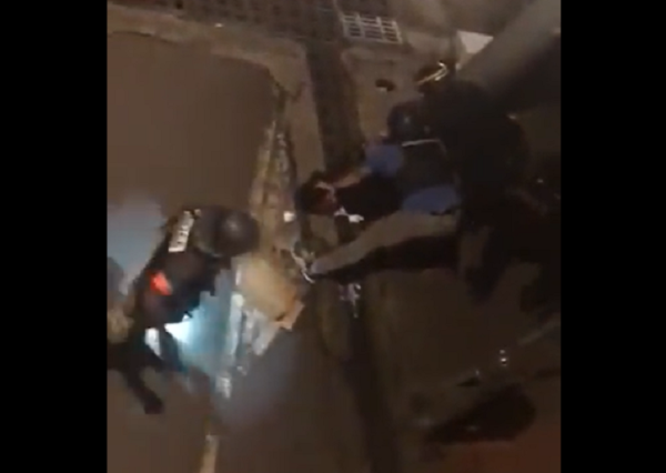 VIDEO. Police coloniale : un manifestant tabassé à terre en Guadeloupe