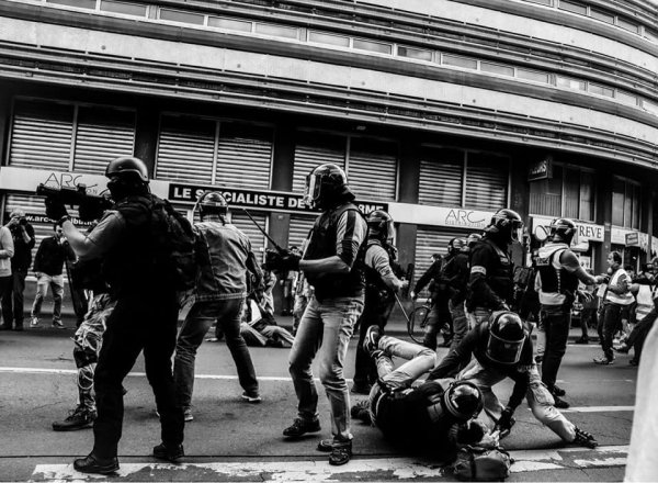 Derrière l'opération « semblant de justice », le Procureur de Paris légitime les violences policières