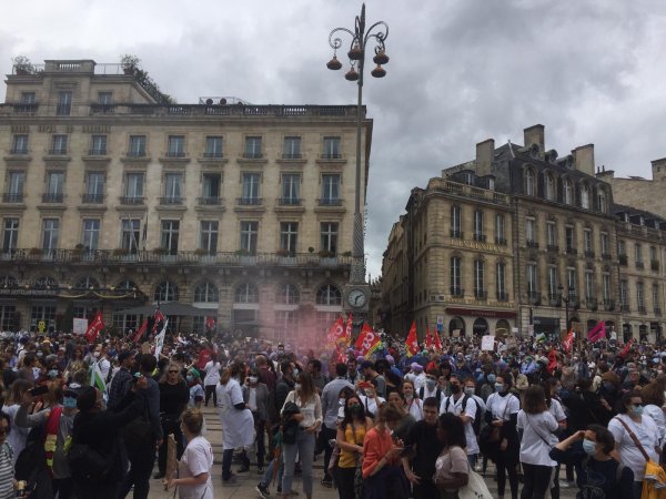 Bordeaux. "J'ai pas eu le COVID, mais ils m'ont transmis la rage" : 8000 personnes mobilisées