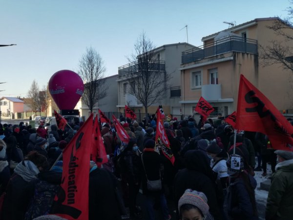 Bobigny. 250 enseignants en soutien à Hélène, menacée de répression !
