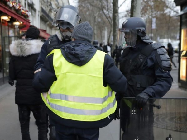 Police anti-Gilets jaunes. A Paris trois personnes verbalisées, dont une pour port de masque jaune