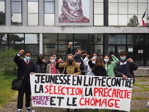 Bordeaux Montaigne. Les militants d'Onzième Thèse interpellent le Conseil d'Administration