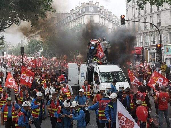 Les travailleurs de l'énergie mobilisés à Paris contre la privatisation d'EDF