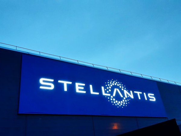 Stellantis : 6 milliards de bénéfices en 6 mois mais plus de 1000 intérimaires virés !