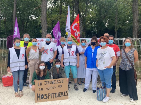 Bordeaux. Au premier jour du pass sanitaire à l'hôpital, les hospitalier.e.s du CHU Haut Lévêque en grève