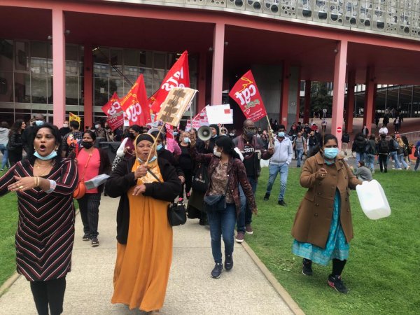 Plus de 200 personnes en soutien à la grève des « petites mains invisibles » de la Sorbonne 