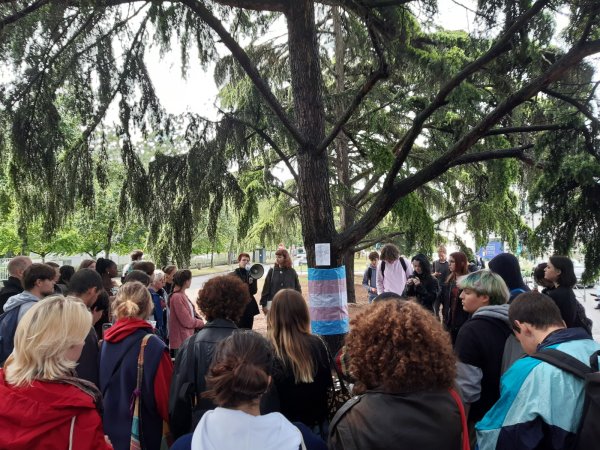Suicide d'un lycéen trans au Mans : un hommage organisé au lycée Bréquigny de Rennes