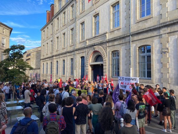 Bordeaux. 200 personnes devant le Crous en soutien aux étudiants expulsés