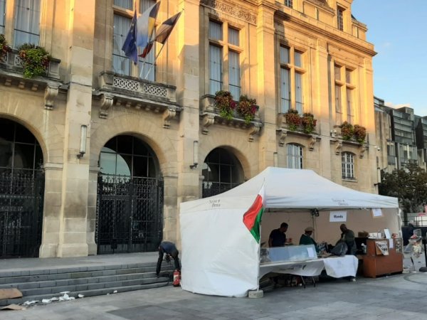 « On nous a dit qu'on n'avait rien à faire ici » : le maire PS interdit les syndicats à la fête de Saint-Denis