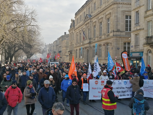Près de 150 000 manifestants en Nouvelle-Aquitaine : malgré les vacances, la mobilisation se maintient