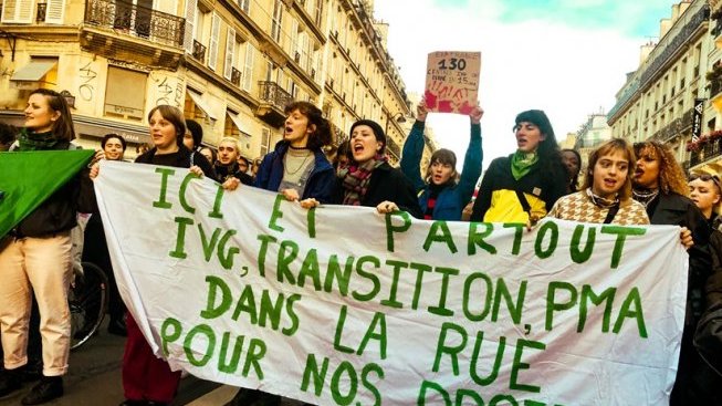 IVG dans la Constitution : Macron nous enfume, mobilisons-nous pour un droit effectif à l'avortement !