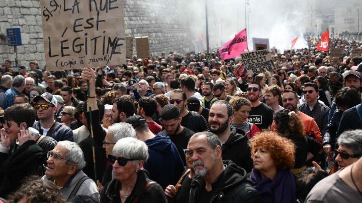 Manifestations records à Bayonne, Toulon, Nice... : scénario noir pour Macron, la mobilisation est massive !
