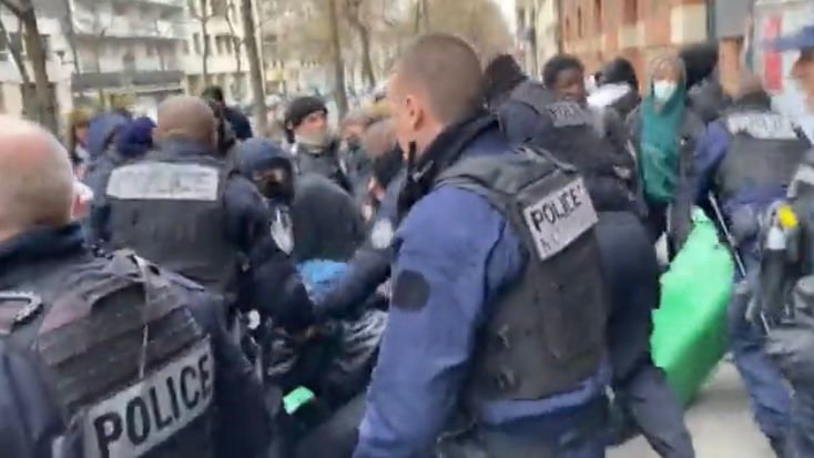 Deux lycéens interpellés à Marseille, piquets de grève gazés… : la police réprime la mobilisation