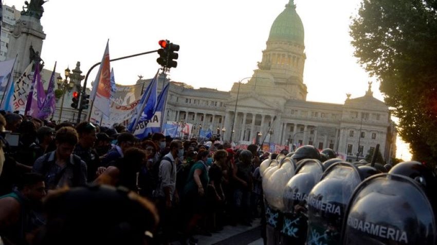 Loi omnibus. En Argentine, une semaine de crise politique, répression et résistance