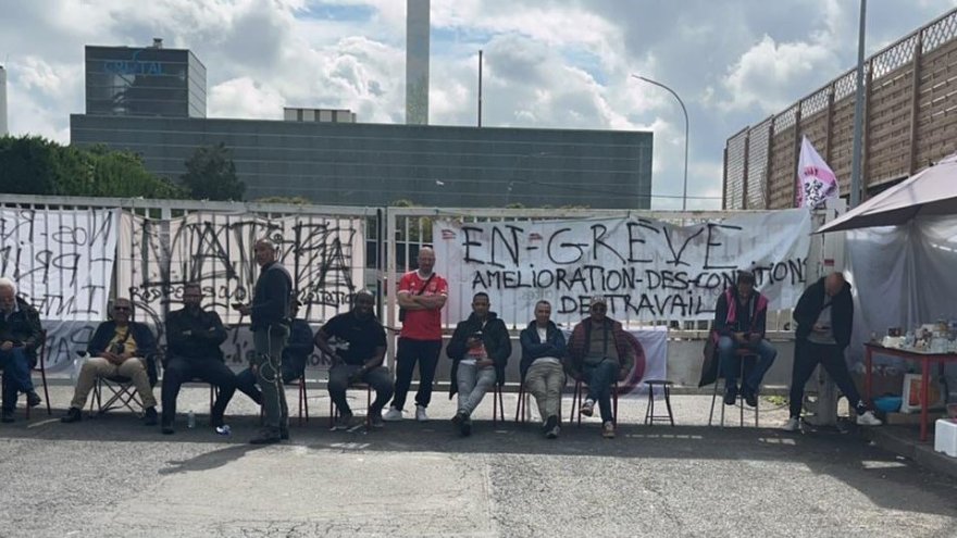 « On ne va pas lâcher, aucun bus ne sort » : les conducteurs en grève pour leurs salaires à Montesson