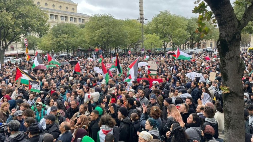 « Free Gaza » : plusieurs milliers de manifestants bravent l'interdiction pour la Palestine à Paris