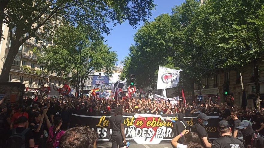 « Clément, antifa » : des milliers de manifestants en hommage à Clément Méric dans une ambiance combative